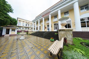 Фасад санатория «Кавказ»