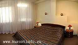 Спальная комната в 2-местном 2-комнатном номере категории «Люкс» Гостиница «Корона»  г. Кисловодск Ставропольский край 