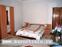 2-комнатный 2-местный номер категории «Студио» Спальная комната фото Гостиница «Парк – Отель» город Кисловодск