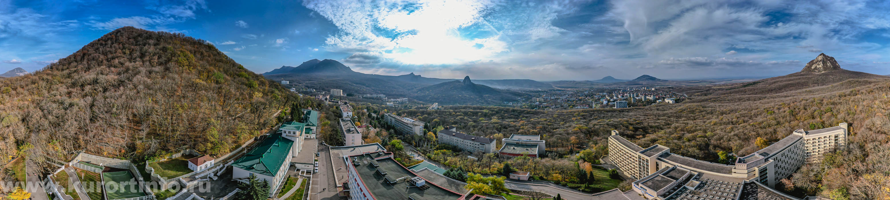 Фото панорама города Железноводска от санатория Горный воздух
